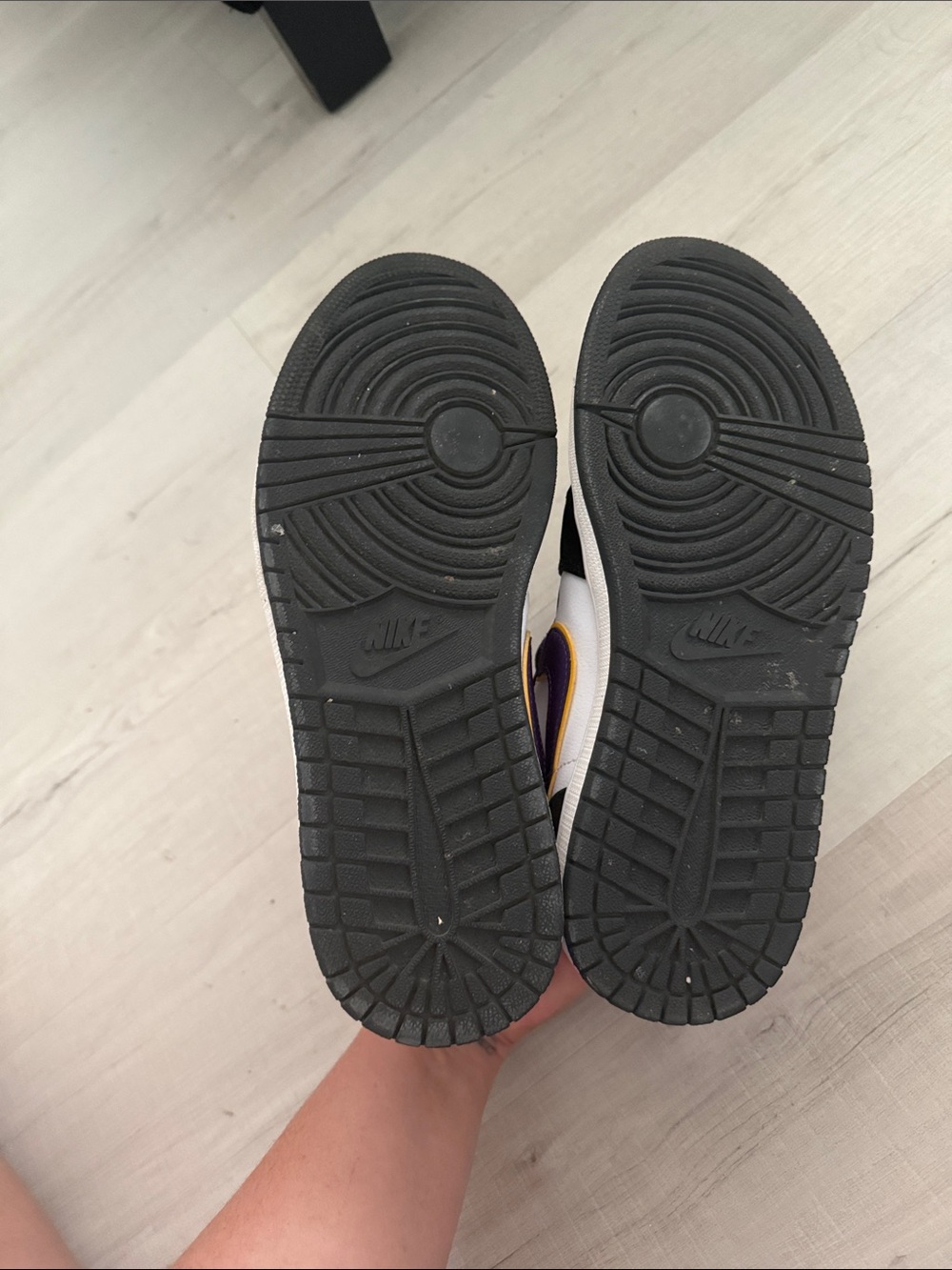 Jordan 1 Low Top Sneakers - Picture 5 of 6